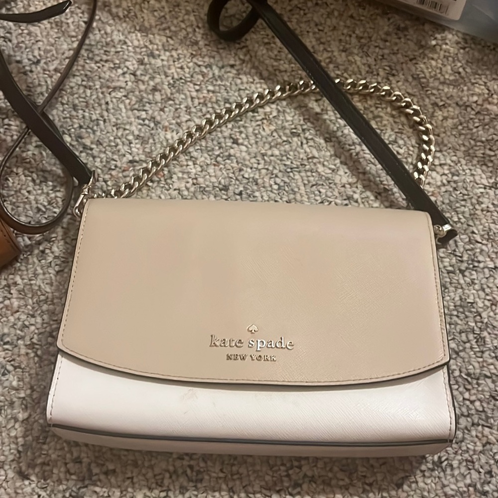 Cleaning out my closet. Would love for my purse to go to a New Home.